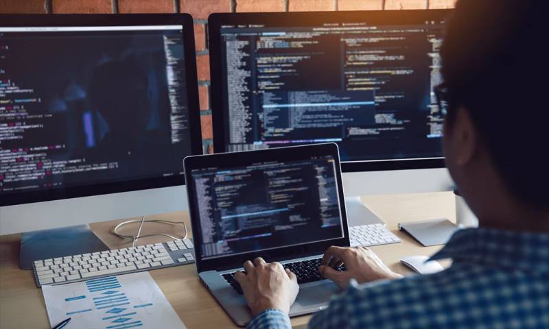 数据科学选型:R与Python如何赋能玉树市网站建设?
